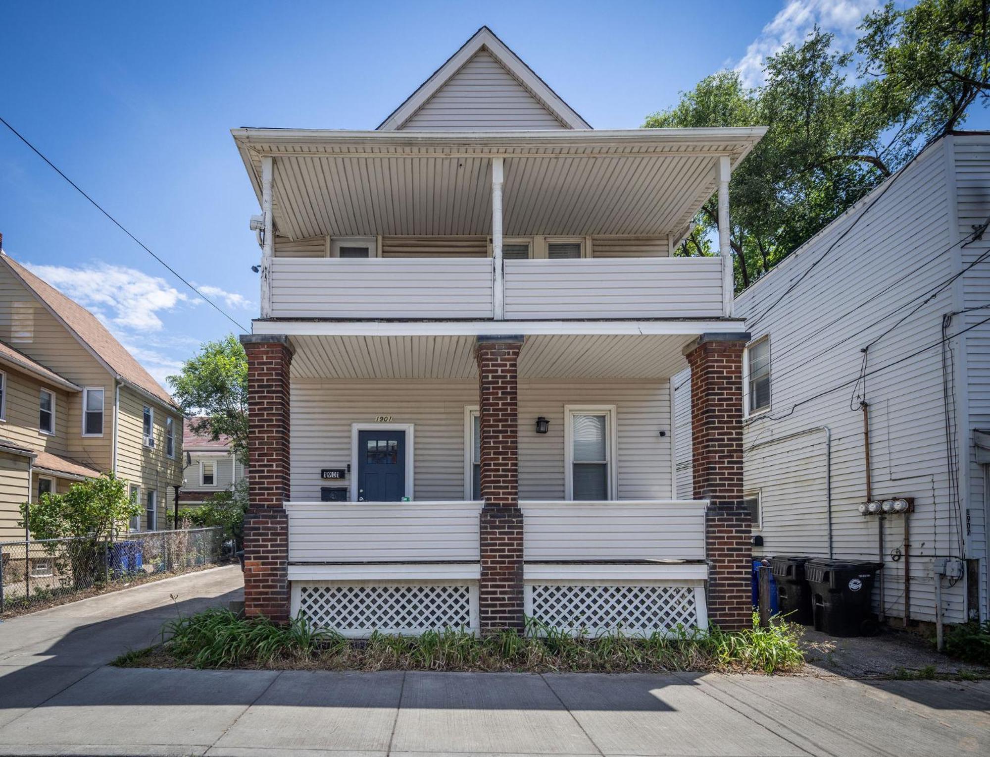 Mid-Century Modern Retreat In Little Italy Apartment Cleveland Exterior foto