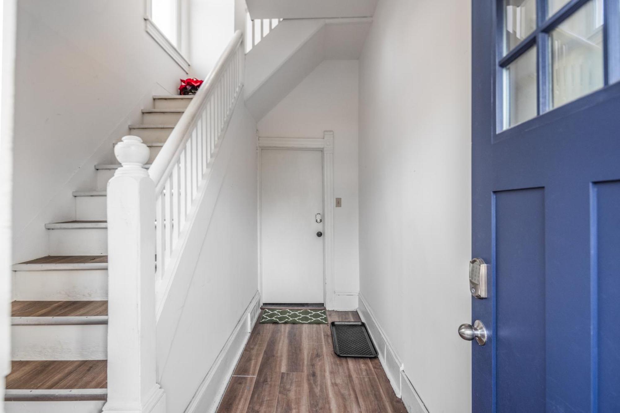 Mid-Century Modern Retreat In Little Italy Apartment Cleveland Exterior foto