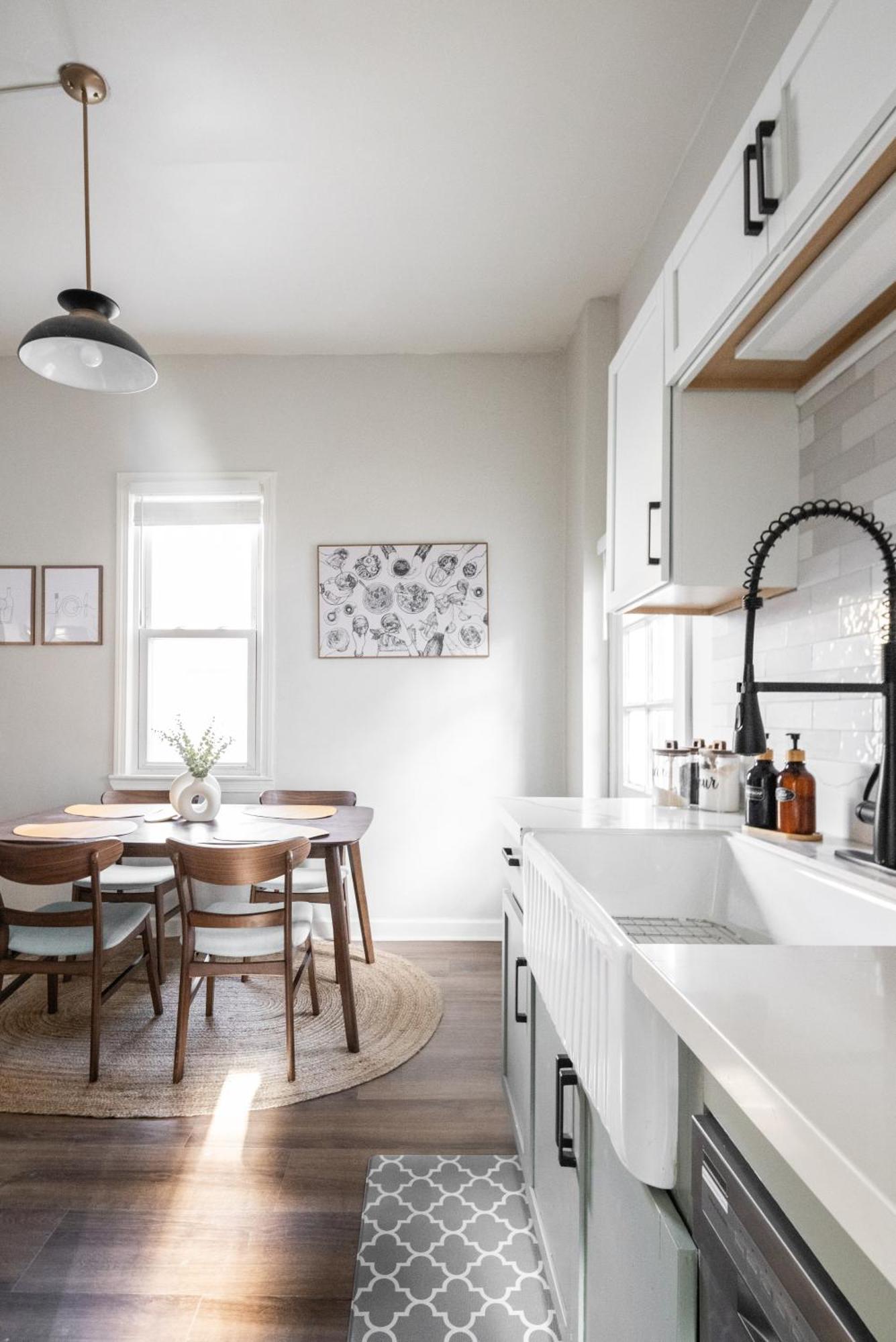 Mid-Century Modern Retreat In Little Italy Apartment Cleveland Exterior foto